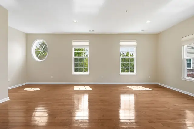805 Pointe View Drive gallery image 33