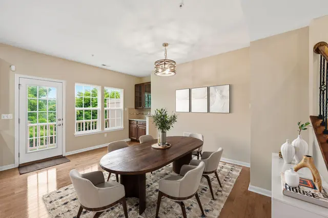 805 Pointe View Drive gallery image 37