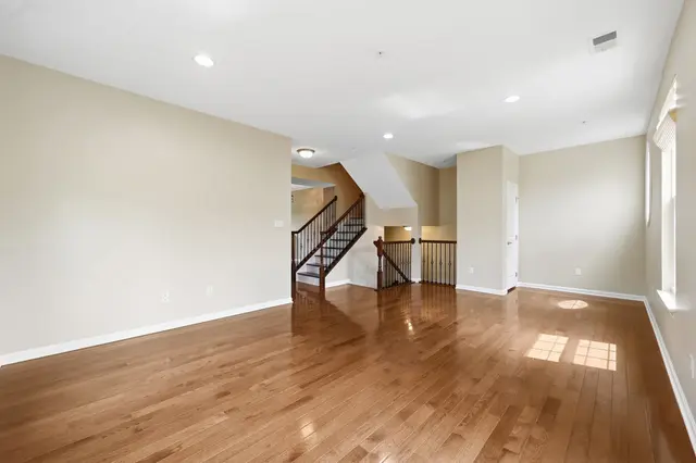 805 Pointe View Drive gallery image 40