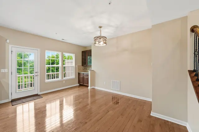 805 Pointe View Drive gallery image 43