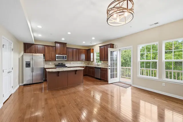 805 Pointe View Drive gallery image 45