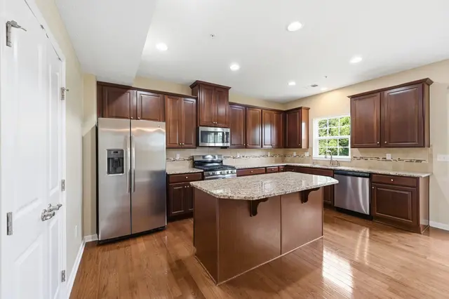 805 Pointe View Drive gallery image 47