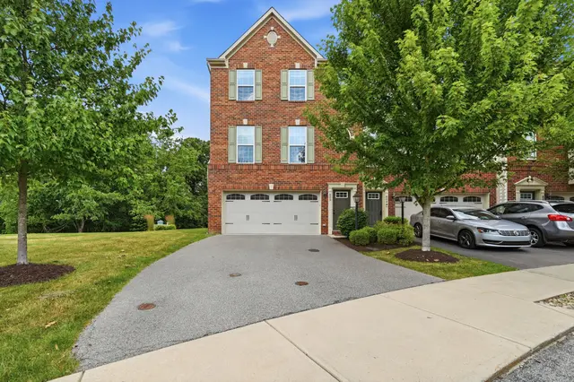 805 Pointe View Drive