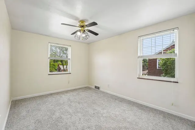 8055 Remington DRIVE gallery image 16