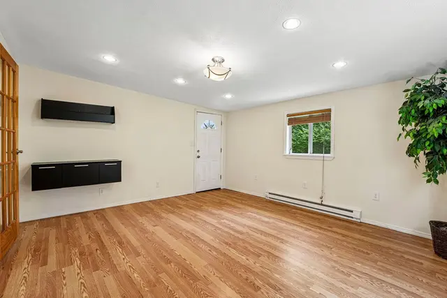 8055 Remington DRIVE gallery image 17