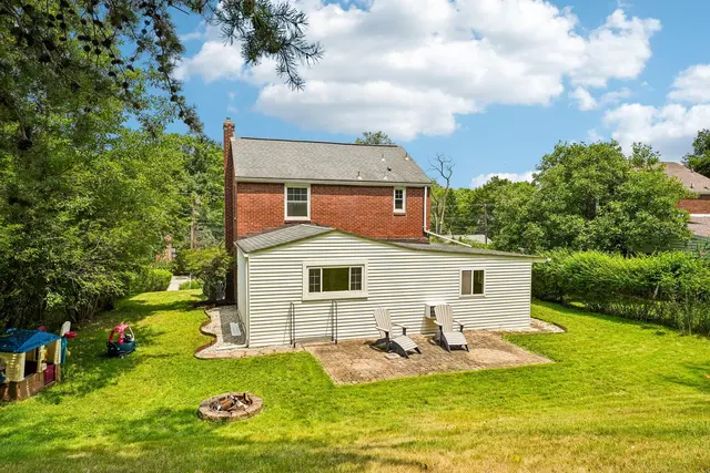 8055 Remington DRIVE gallery image 19