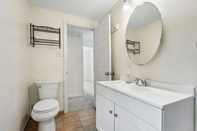 8055 Remington DRIVE gallery image 21