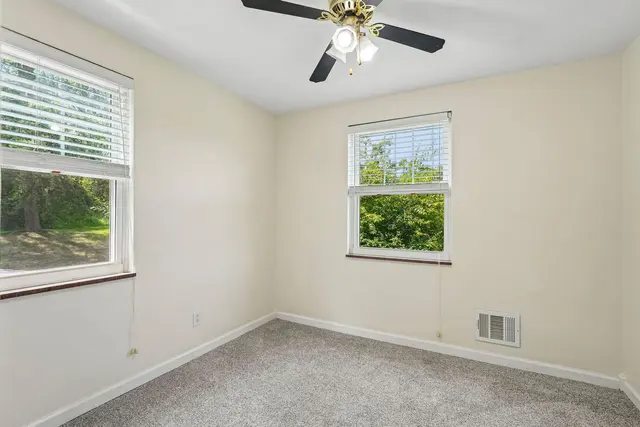 8055 Remington DRIVE gallery image 23