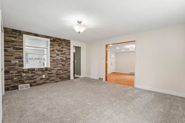 8055 Remington DRIVE gallery image 26