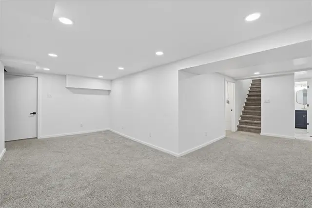 8061 Lindisfarne Dr gallery image 2