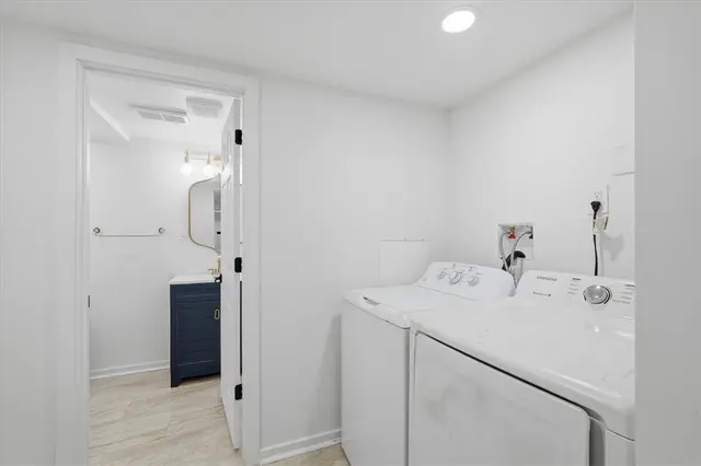 8061 Lindisfarne Dr gallery image 4