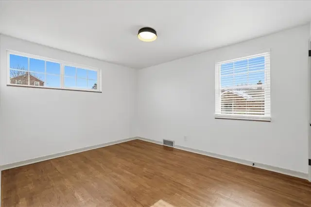 8061 Lindisfarne Dr gallery image 5