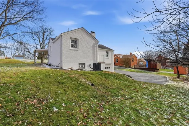 8061 Lindisfarne Dr gallery image 6