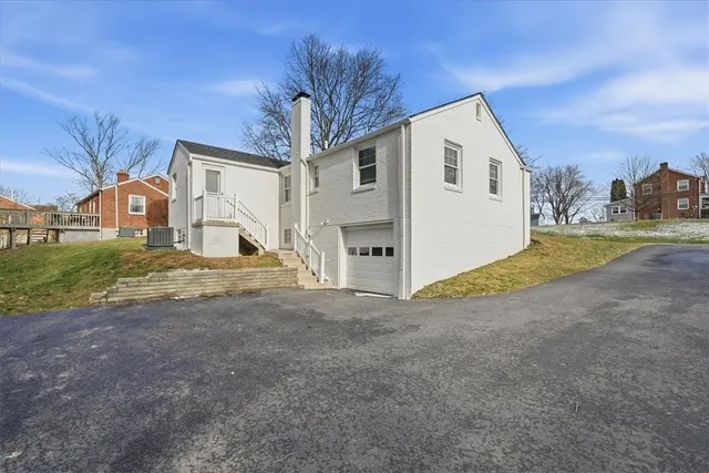 8061 Lindisfarne Dr gallery image 8