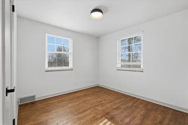 8061 Lindisfarne Dr gallery image 11