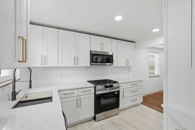 8061 Lindisfarne Dr gallery image 13