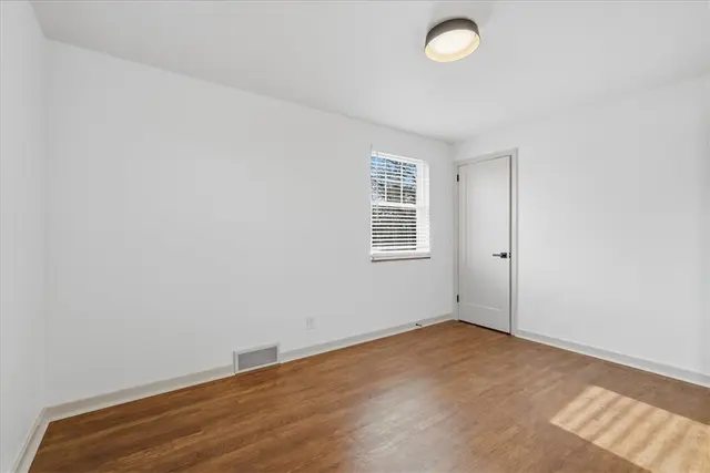 8061 Lindisfarne Dr gallery image 16