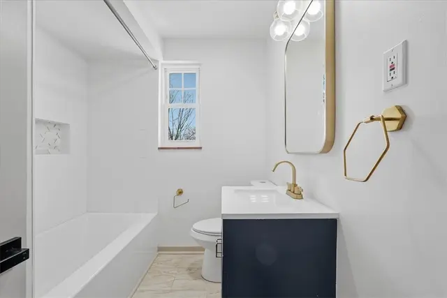 8061 Lindisfarne Dr gallery image 17