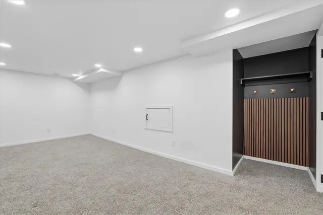 8061 Lindisfarne Dr gallery image 18