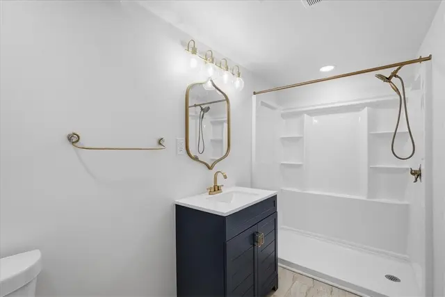 8061 Lindisfarne Dr gallery image 22
