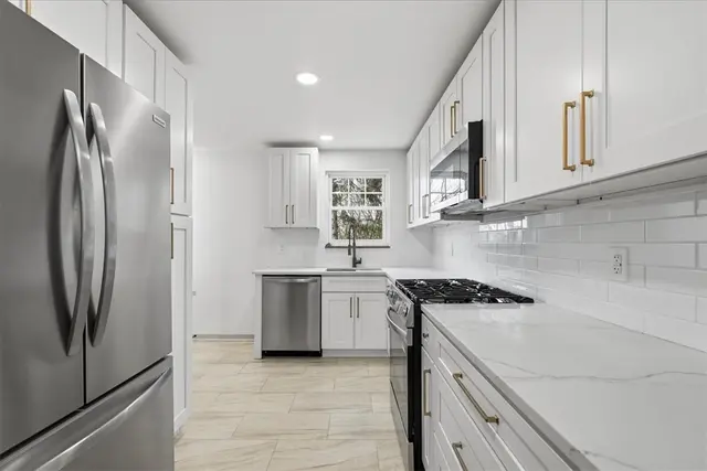 8061 Lindisfarne Dr gallery image 24