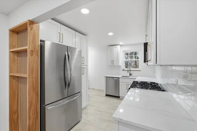8061 Lindisfarne Dr gallery image 29