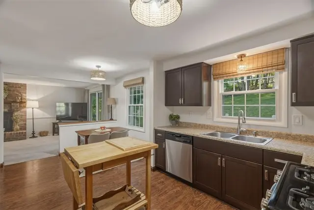 8063 Broadlawn Dr gallery image 3