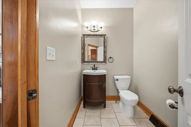 807 Cavan DRIVE gallery image 4