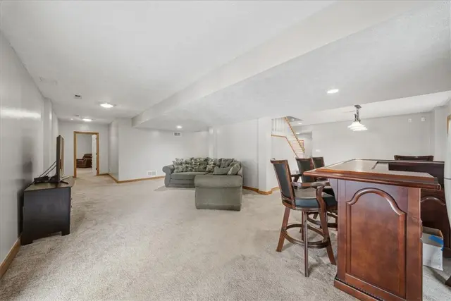 807 Cavan DRIVE gallery image 6