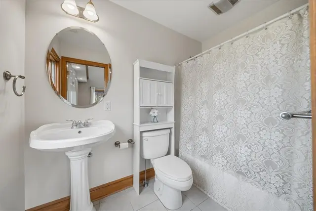 807 Cavan DRIVE gallery image 9
