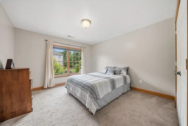 807 Cavan DRIVE gallery image 14