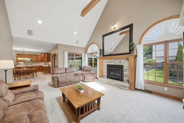 807 Cavan DRIVE gallery image 17