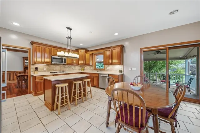 807 Cavan DRIVE gallery image 18