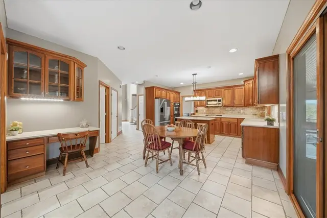 807 Cavan DRIVE gallery image 23