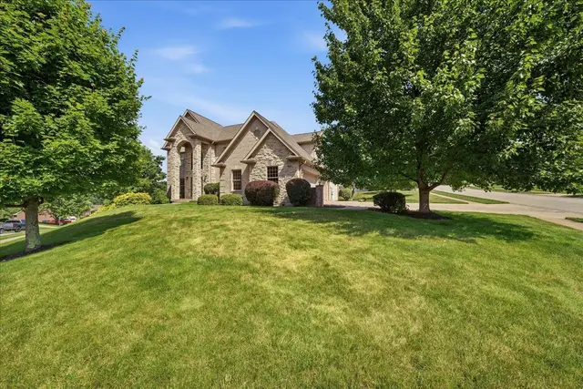 807 Cavan DRIVE gallery image 25