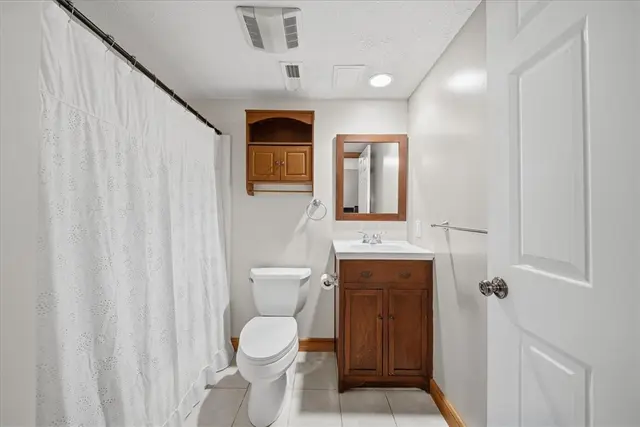 807 Cavan DRIVE gallery image 32