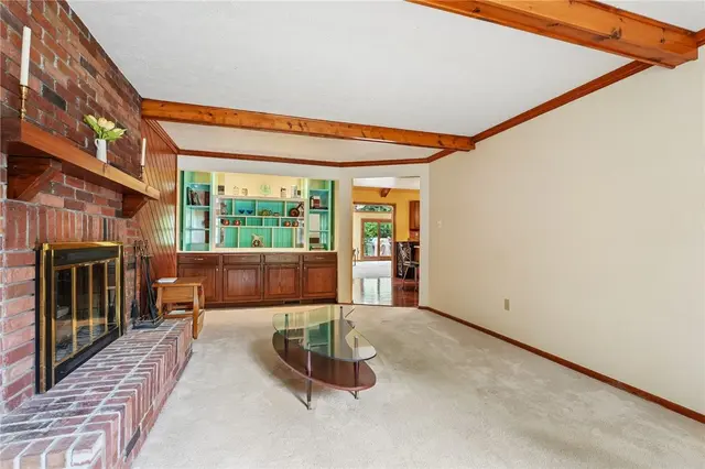 807 Hillcrest CIRCLE gallery image 8