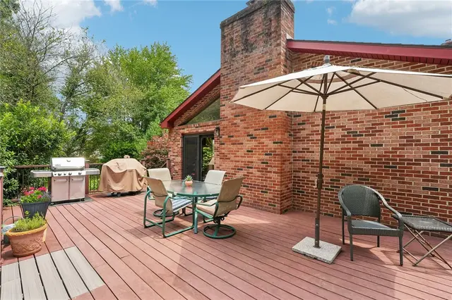 807 Hillcrest CIRCLE gallery image 9