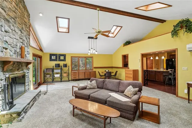 807 Hillcrest CIRCLE gallery image 11