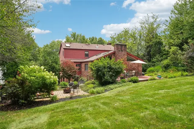 807 Hillcrest CIRCLE gallery image 16