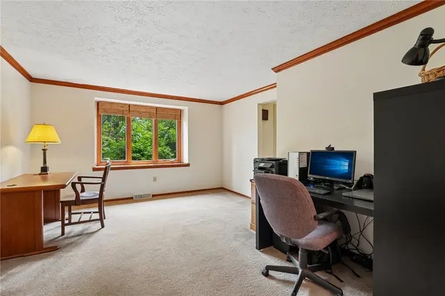 807 Hillcrest CIRCLE gallery image 17
