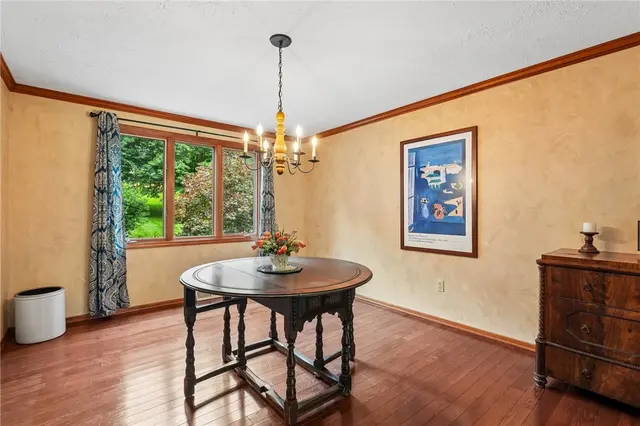 807 Hillcrest CIRCLE gallery image 21
