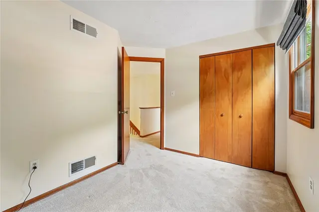 807 Hillcrest CIRCLE gallery image 23