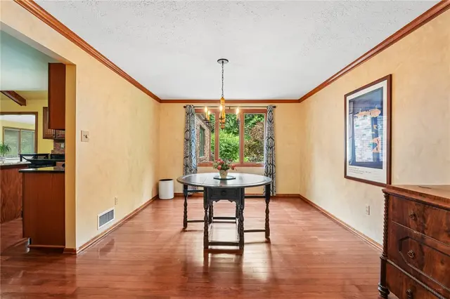 807 Hillcrest CIRCLE gallery image 30