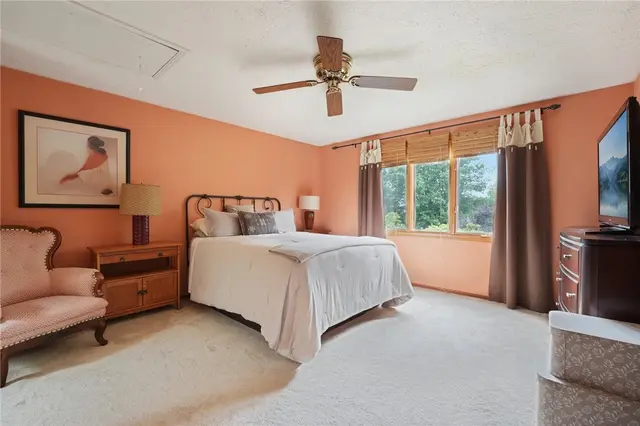 807 Hillcrest CIRCLE gallery image 39