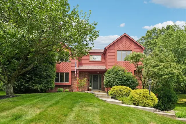 807 Hillcrest CIRCLE