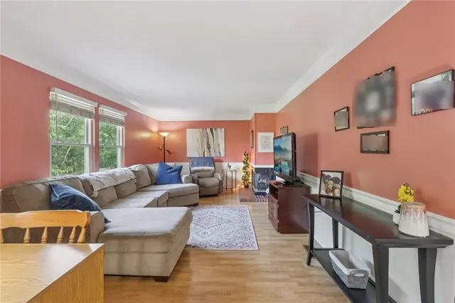 808 Glendale Court gallery image 3