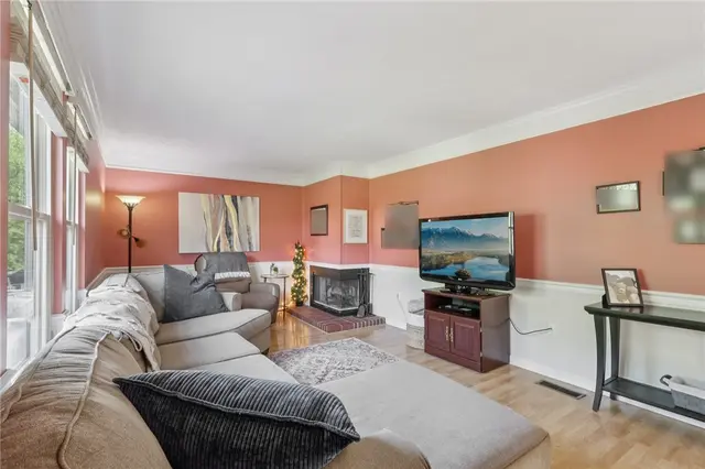 808 Glendale Court gallery image 19