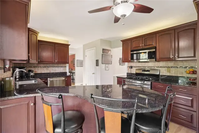 808 Glendale Court gallery image 32