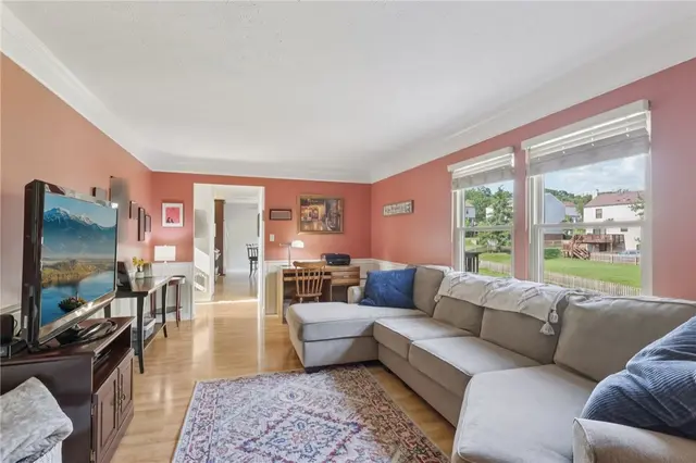 808 Glendale Court gallery image 34